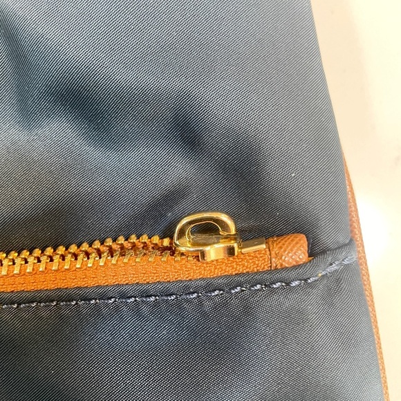 Michael Kors Kempton Crossbody Nylon Navy w/Brown Leather Trim - Picture 3 of 6